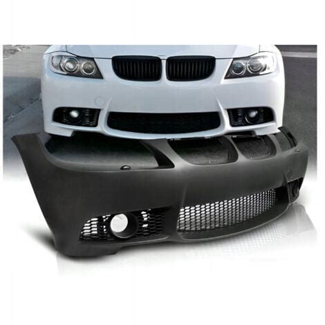 Primo piano di un tappo paraurti BMW E90 danneggiato