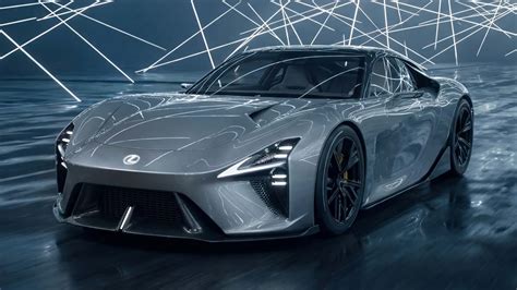 Lexus LFA Roadster nera con un uomo elegante in primo piano