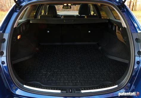 Toyota Auris bagagliaio con tappetino protettivo
