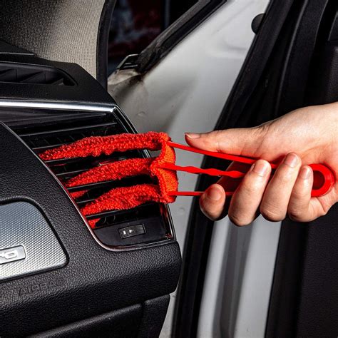 Dettaglio di interni auto con graffi
