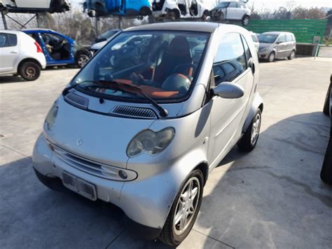 Smart Fortwo W450 City Coupé con bagagliaio aperto