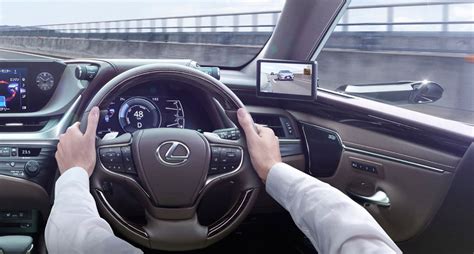 Schermi interni dei Digital Outer Mirrors Lexus ES