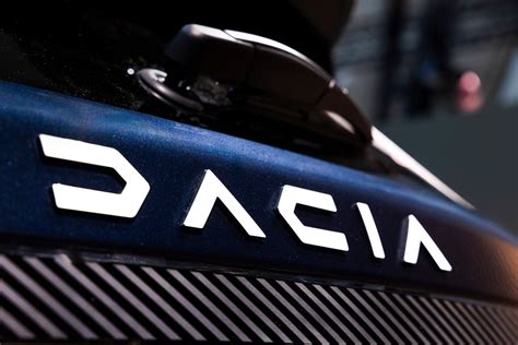 Logo Dacia e Renault che simboleggiano la partnership