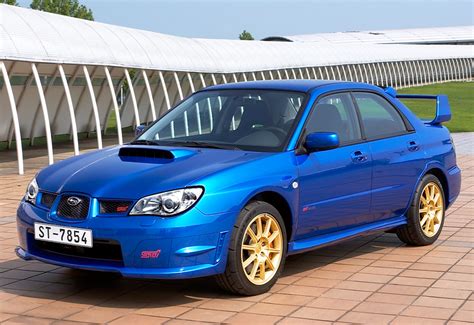 Dettaglio delle maniglie delle portiere della Subaru Impreza WRX STI GDB