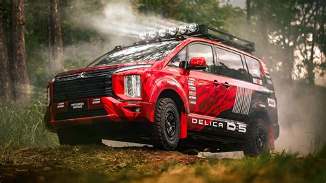 Mitsubishi Delica D5 in azione off-road