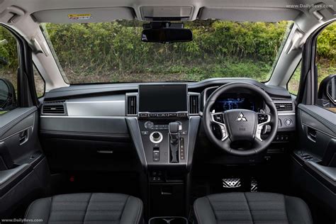 Interni rinnovati della Mitsubishi Delica D5