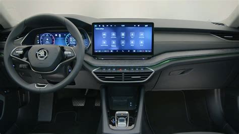 ŠKODA Octavia interni Virtual Cockpit e Head-up Display