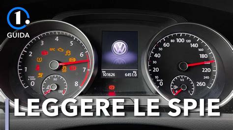 Quadro strumenti auto con spie accese