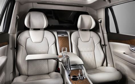Interni di lusso Volvo XC90 Excellence con dettagli in cristallo Orrefors