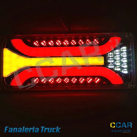 Dettaglio fanale posteriore full LED con nome modello illuminato Toyota C-HR