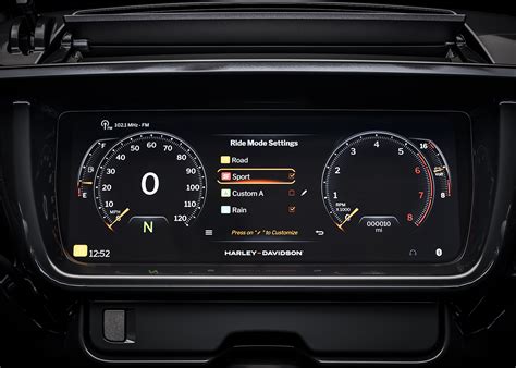 Interfaccia display Toyota C-HR con modalità di guida