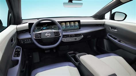 Interni della Nissan Leaf con focus sul display