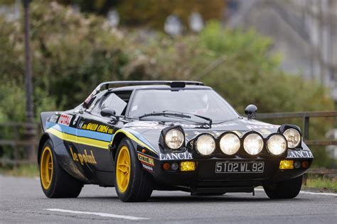 Lancia Stratos in azione su strada sterrata