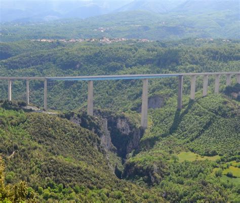 Immagine stilizzata del viadotto Acqualonga
