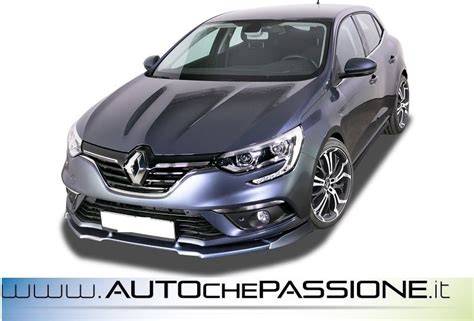 Dettaglio del paraurti anteriore della Megane RS con splitter