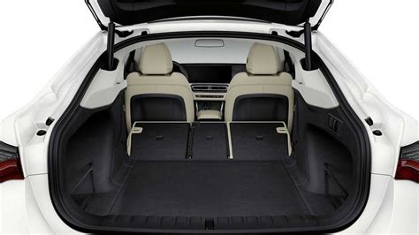 Immagine bagagliaio BMW i4 aperto