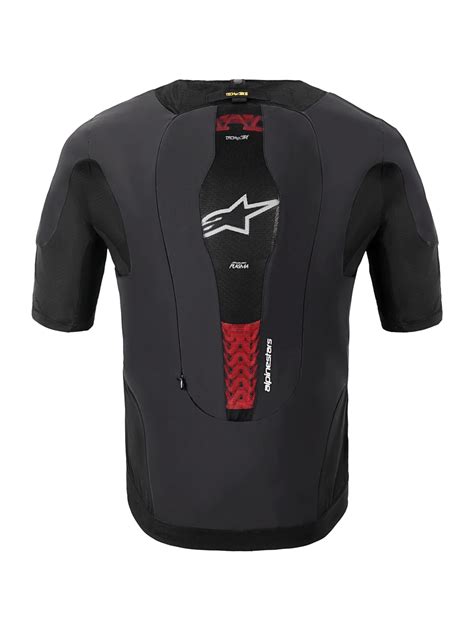 Motociclista con airbag Alpinestars in pista