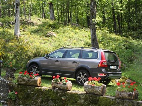 Volvo XC70 su strada sterrata