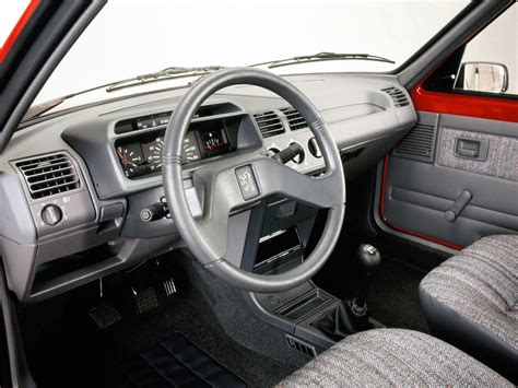 Interni Peugeot 205