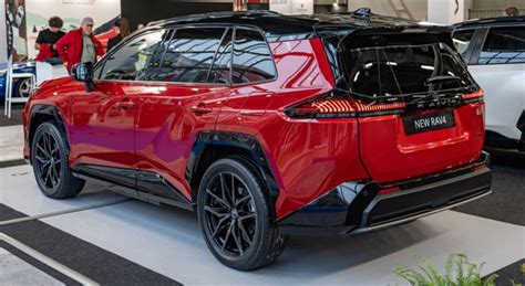 Toyota RAV4 quinta generazione e sesta generazione a confronto