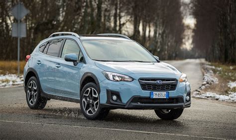 Diverse auto Subaru usate in un autosalone