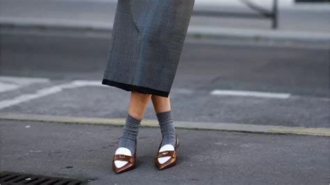 Scarpe con calzini e piccoli oggetti all'interno