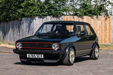 Volkswagen Golf GTI Mk1 su strada