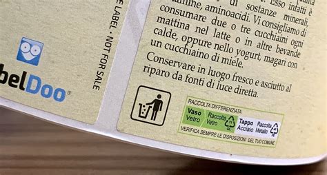 Confezione di una custodia per smartphone con etichette ambientali