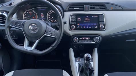 Interni Nissan Micra con climatizzatore