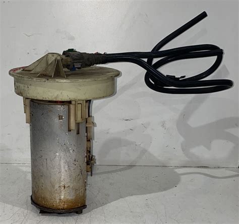 Pompa carburante diesel in un serbatoio