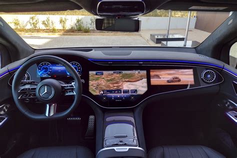 Interni Mercedes-Benz EQE SUV con Hyperscreen
