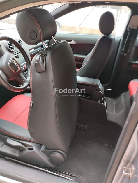 Interni Audi A3 8P con coprisedili neri