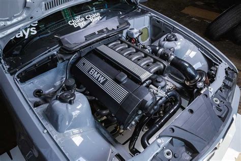 BMW E46 320d engine bay