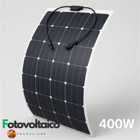 Pannelli fotovoltaici con scatole di derivazione protette