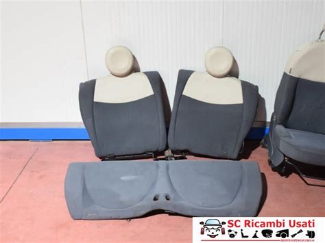 Schema interno Fiat Multipla con configurazione sedili