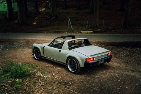 Interni di una Porsche 914 smontati