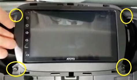 Svitare le viti autoradio Seat Altea