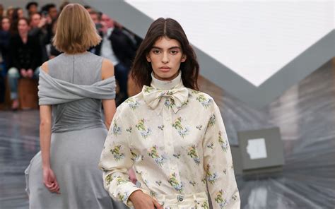 Bianca Balti in passerella