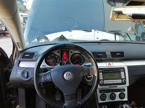Volkswagen Passat B6 dashboard