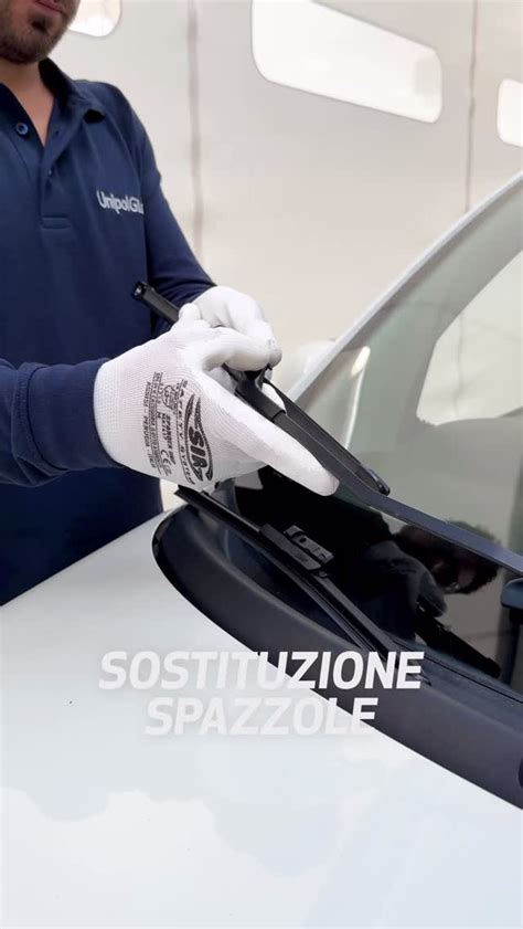 Infografica: Passaggi per la sostituzione del tergicristallo