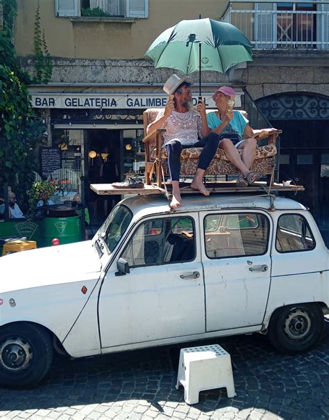 danno al bordo del tetto di un'auto
