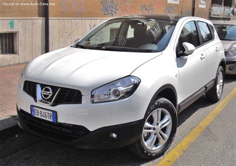 Nissan Qashqai di prima generazione (J10) in strada