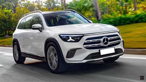 diversi modelli di auto mercedes