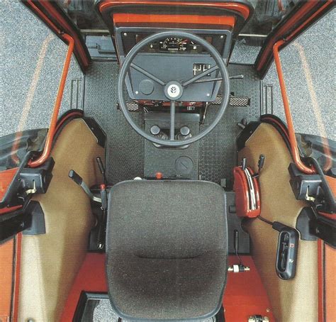Interni cabina trattore Fiatagri Serie 94