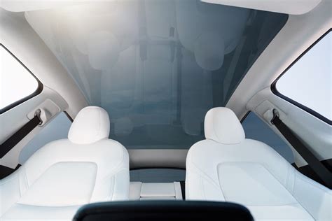 Tesla Model 3 con tetto panoramico