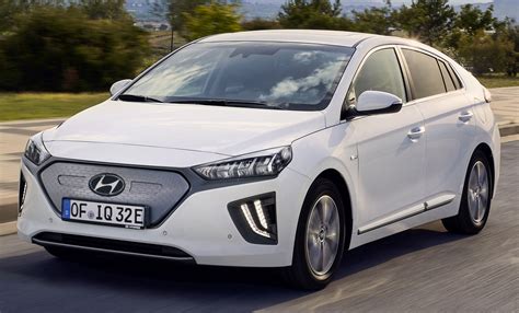 Hyundai Ioniq frontale e posteriore