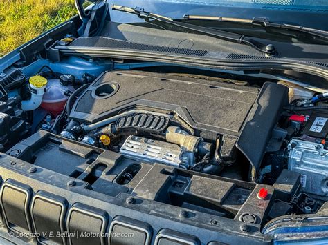 Schema di funzionamento del sistema ibrido 4xe della Jeep Avenger