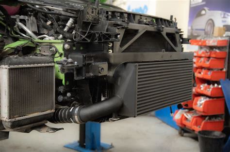 Intercooler maggiorato installato su un'auto