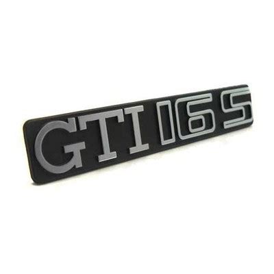 Emblema posteriore Golf GTI argento su sfondo nero