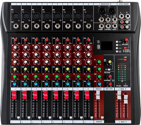 Mixer audio con cavi collegati